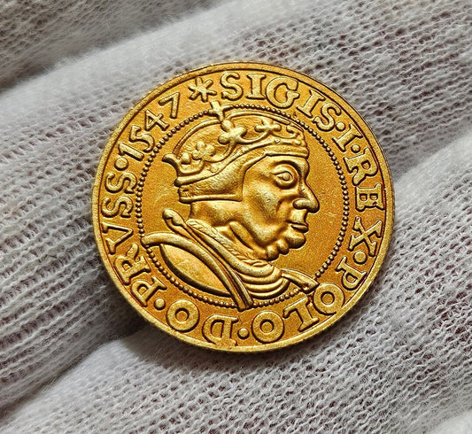 Złoty Blask Odrodzenia: Dukat Zygmunta I Starego – Symbol Potęgi Jagiellonów